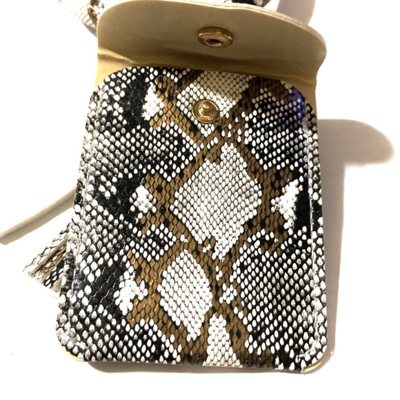 NWOT Reptile Bangle Wristlet - Picture 6 of 6